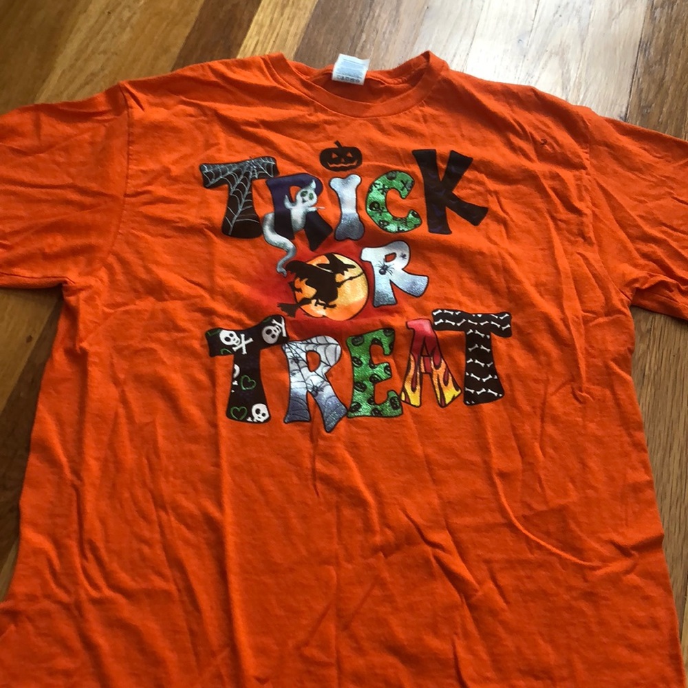 New large Halloween tee